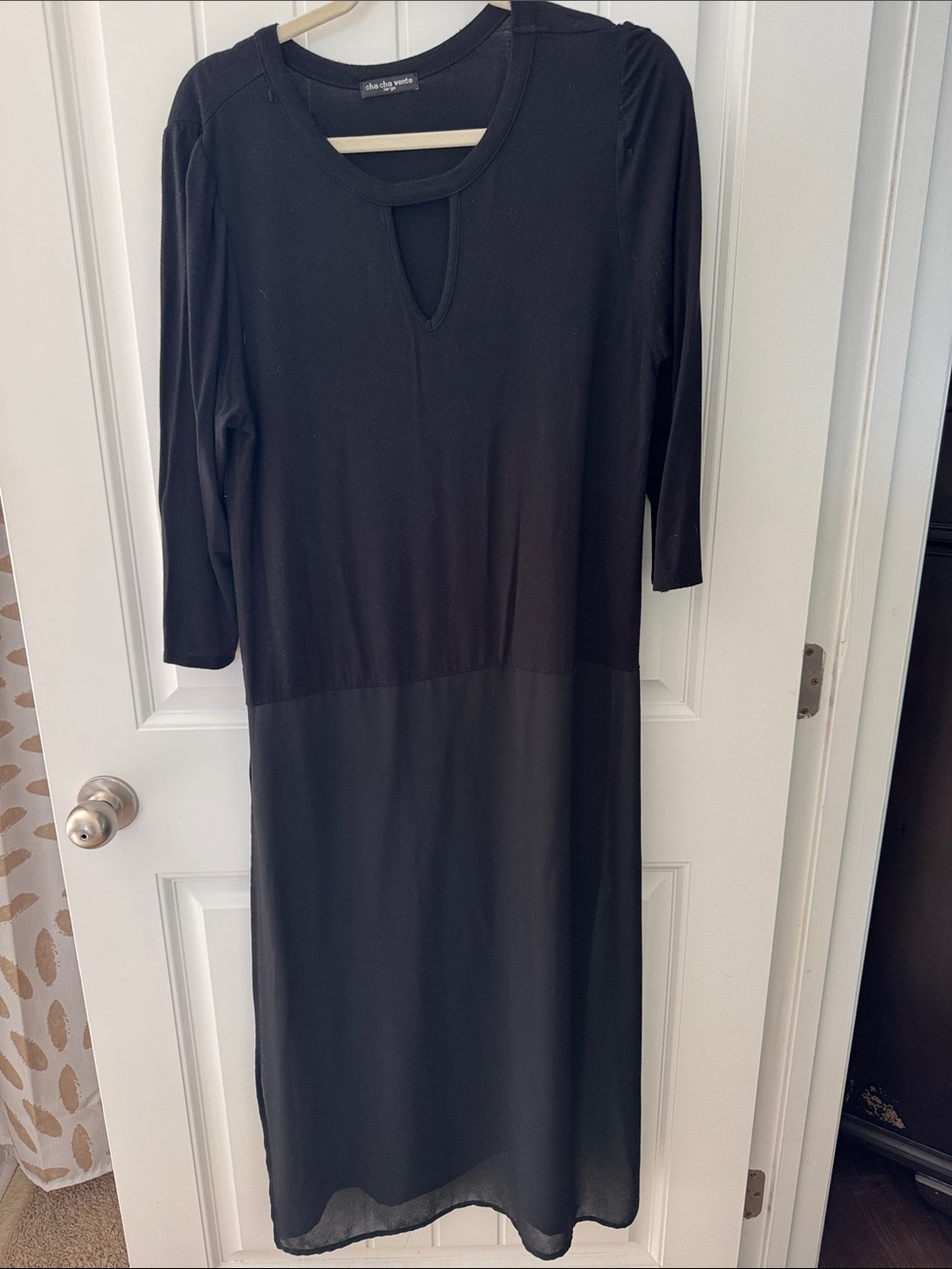 cha cha vente Black Midi Dress with Keyhole Neckline
